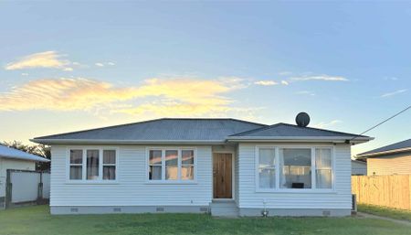 Levin - 4 Bedroom - Photo 2