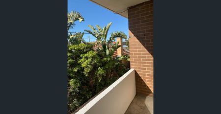 Well Maintained 1 Bedroom Flat - Photo 2