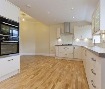 4 bedroom detached house to rent - Photo 6