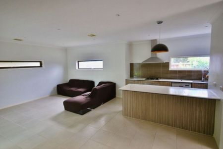 Elegant Double-Storey Family Home in Livingston Estate! - Photo 4