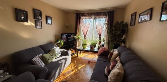 41/2 a Laval dispo 1 Juillet 2026 stationnement, Thermopompe - Photo 2