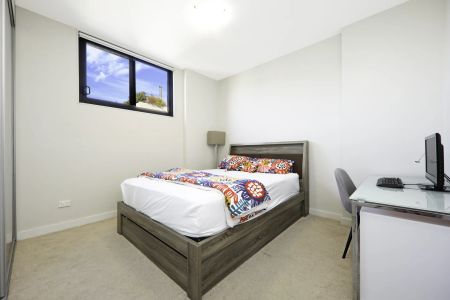 Well maintained spacious apartment - Photo 2