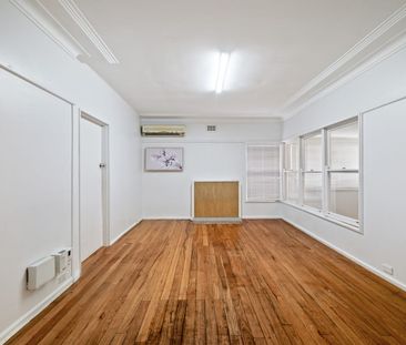 Stunning 3-Bedroom House in Campbelltown - Photo 2