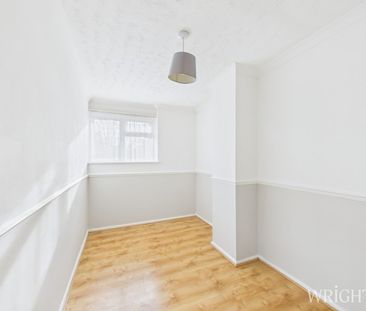 3 bedroom Mid Terraced House - Ferrier Road, Stevenage - Photo 5
