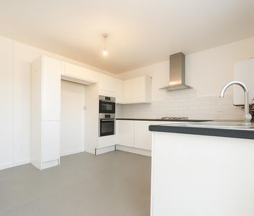 2 Bedroom Flat To Let - HP11 - Photo 5