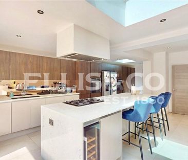 4 bedroom semi-detached house to rent - Photo 3