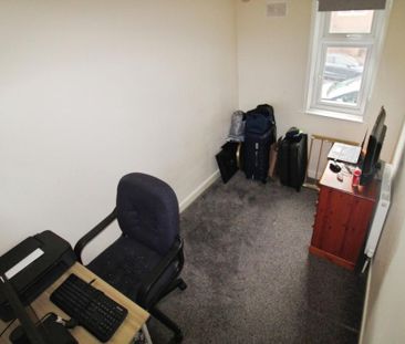 3 bedroom end of terrace house to rent - Photo 5