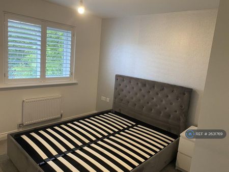 3 bedroom semi-detached house to rent - Photo 2