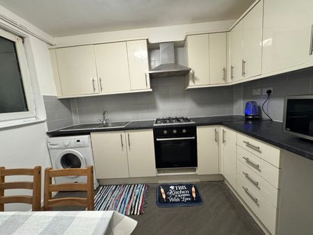 Room in a Shared House, Roberta Street, E2 - Photo 3