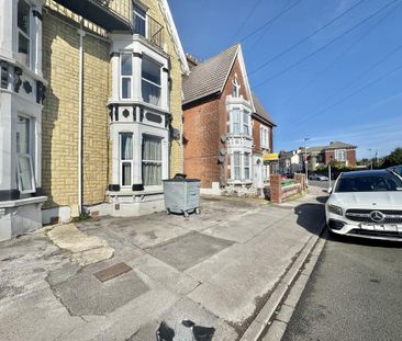 1 bedroom flat to rent - Photo 6