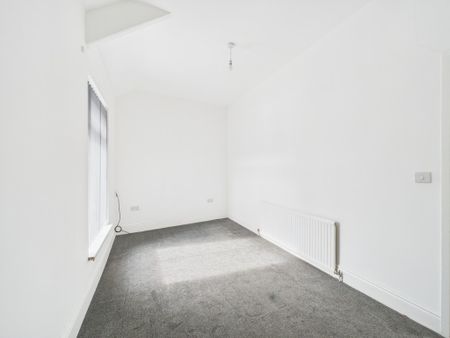 2 Bedroom End Terraced House - Photo 3