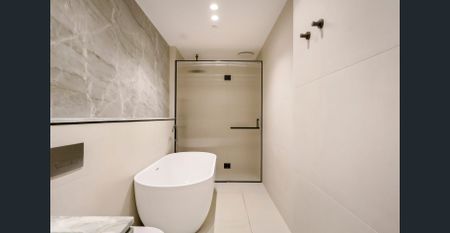 Penthouse With Private Rooftop - Photo 4