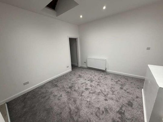 South Norwood Hill, London, SE25 - Photo 1