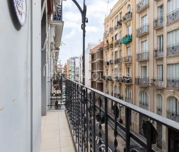 Valencia - Photo 2