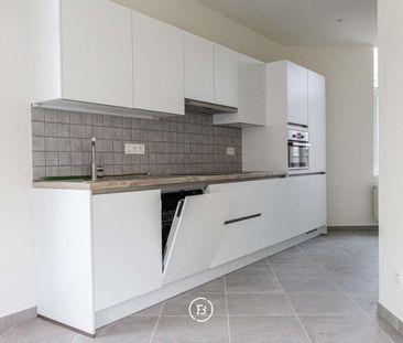 Lichtrijk duplex-appartement te huur te Brugge - Photo 2