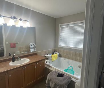 For Lease - 38 Rockgarden Trail, Brampton, Ontario - Photo 4