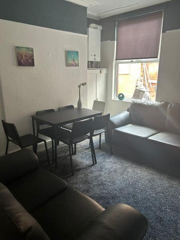 Hessle Mount, Hyde Park - Photo 2