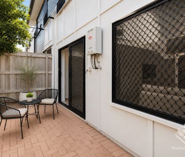 Modern Spacious 3 + 1 Bedroom Corner Block Townhouse - Photo 1
