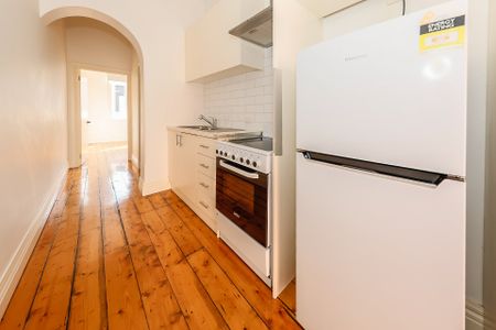 Unique opportunity, beautiful apartment is above a shop - Photo 4