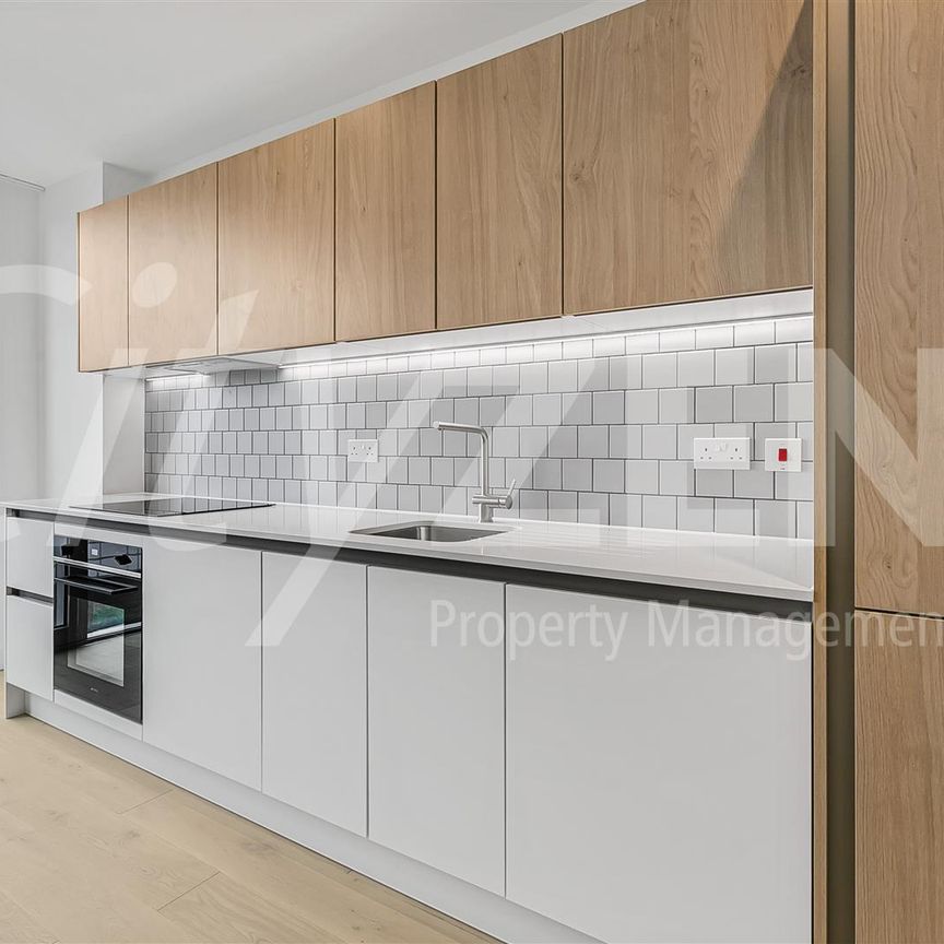 37 Clarendon Road, Watford - Photo 1