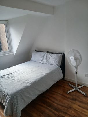 2 Bed Maisonette, Cavour House, SE17 - Photo 1