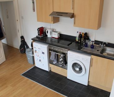 1 Bed Flat, Balham High Road, SW12 - Photo 4