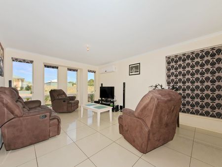 Spacious 4 Bedroom Home in Quiet Location - Photo 4