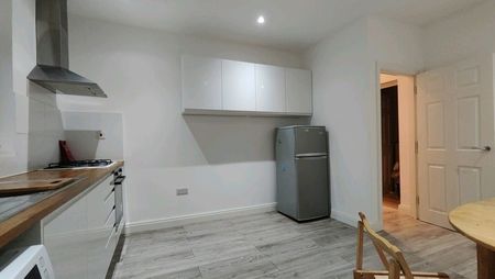 Room in a Shared Flat, Ilkeston Road, NG7 - Photo 2