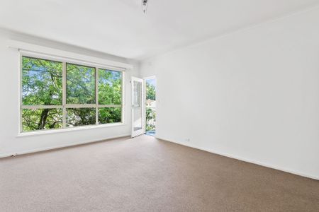 Spacious Two Bedroom Apartment In Great Location - Photo 4