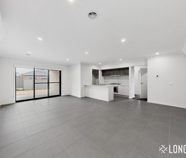 Dual Living Bliss with Energy Saving Solar Panels - Photo 1