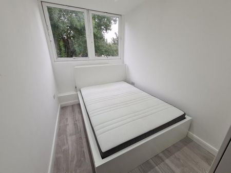 3 bedroom flat to rent - Photo 5