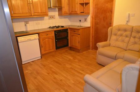 3 bedroom flat to rent - Photo 5