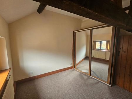 2 bedroom character property to rent - Photo 3