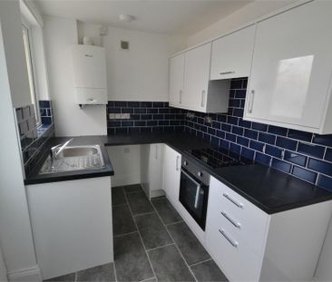 3 bedroom terraced house to rent - Photo 2