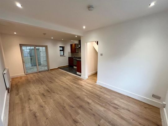 9 Sandbrook Park, - Photo 1