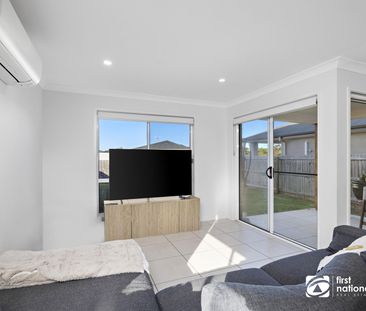 STUNNING FAMILY HOME IN REDLAND BAY! - Photo 2