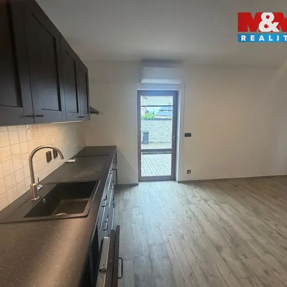 Pronájem bytu 1+kk v Kutné Hoře, ul. Žižkova brána - Фото 1