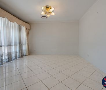 8 Coolgardie Street, Dunlop ACT 2615 - House For Rent | Domain - Photo 4