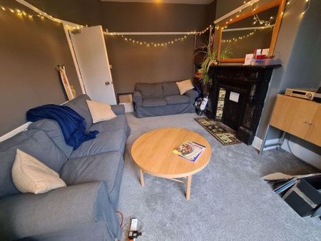 4 bedroom house to rent - Photo 2