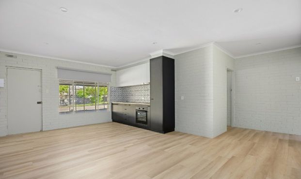 Neat 2 Bedroom Unit in Prime Flora Hill Location - Photo 1