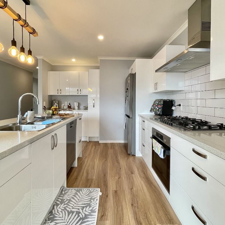 Luxury & Comfort - 4 Bedroom house - Photo 1