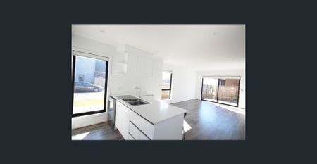 Charming 3-Bedroom property with Modern Comforts - Photo 2