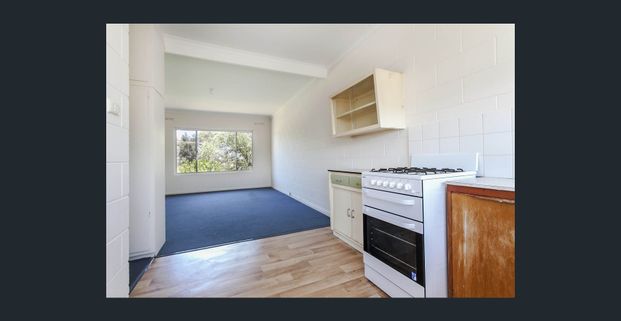 Between the City and Sea - Photo 1