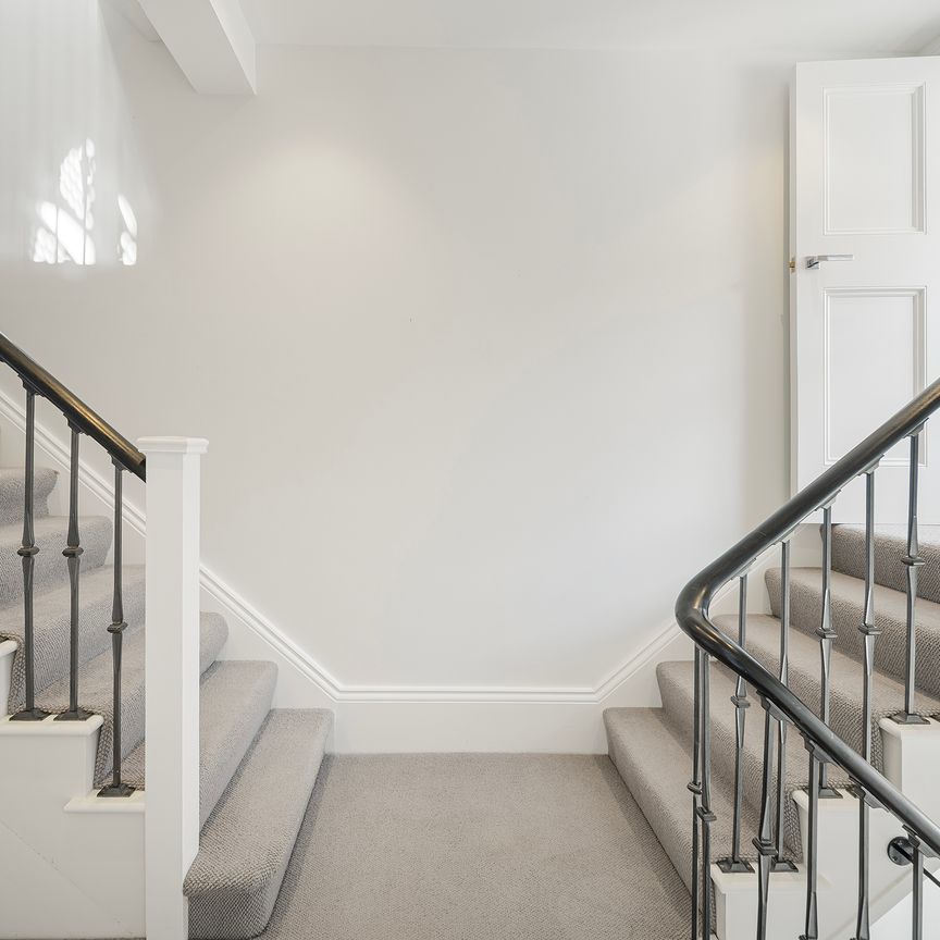﻿Exceptional lateral apartment moments from Holland Park - Photo 1