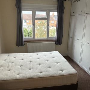 Room in a Shared House, Great Cambridge Road, N18 - Photo 2