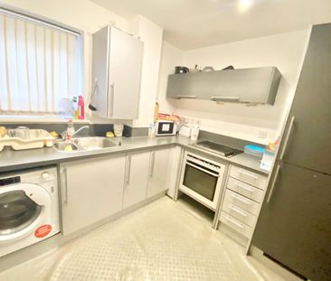 1 bedroom in a flat share to rent - Photo 3