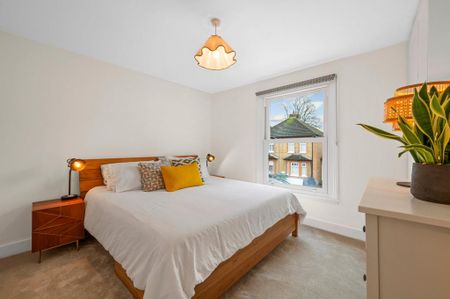 2 bedroom semi-detached house to rent - Photo 4