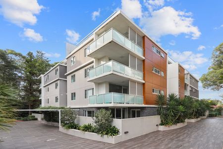 Two bedroom+study fully furnished LOFT with high ceiling and massive external area ready to move in! - Photo 5