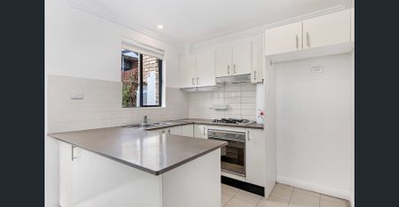 Renovated Townhouse in Prime Location - Photo 3