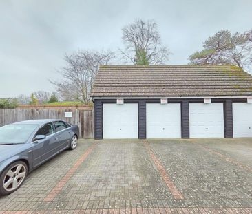 4 bedroom semi-detached house to rent - Photo 3